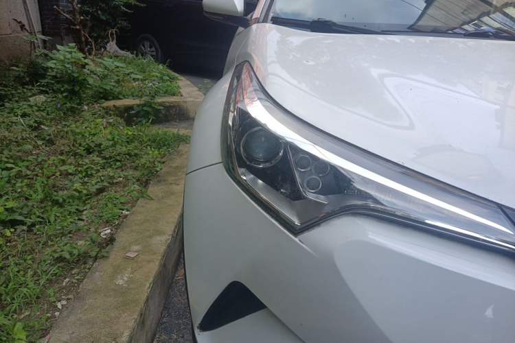 Used Toyota IZOA 2018 2.0L Yichi Edition China V Standard Right Front Headlight