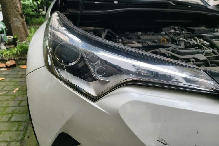 Used Toyota IZOA 2018 2.0L Yichi Version China VI Standard Right Front Headlight