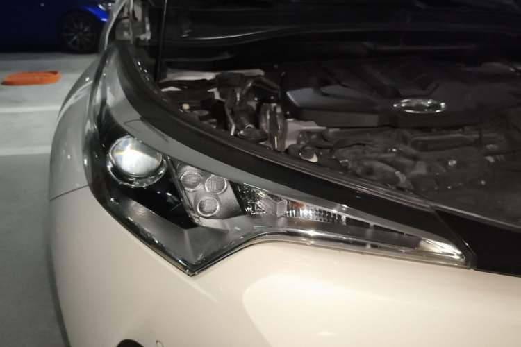 Used Toyota IZOA 2018 2.0L Yichi Version China VI Standard Right Front Headlight