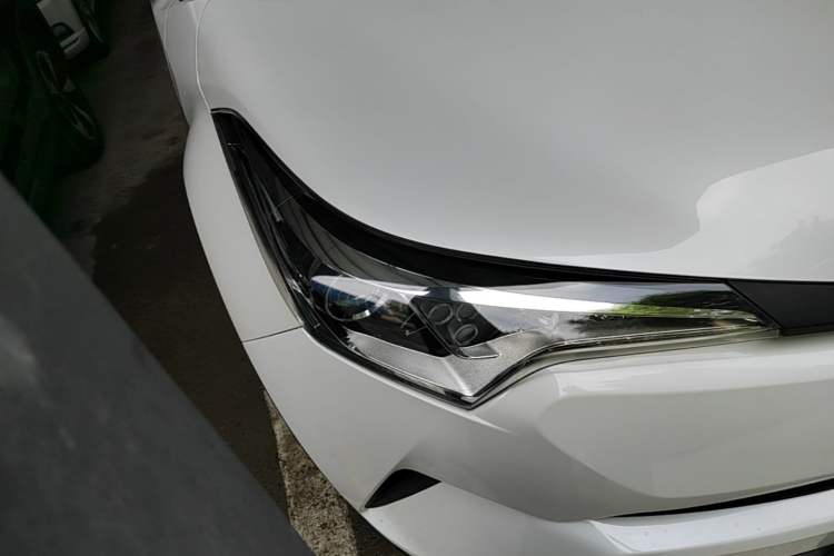 Used Toyota IZOA 2018 2.0L Yichi Version China VI Standard Right Front Headlight