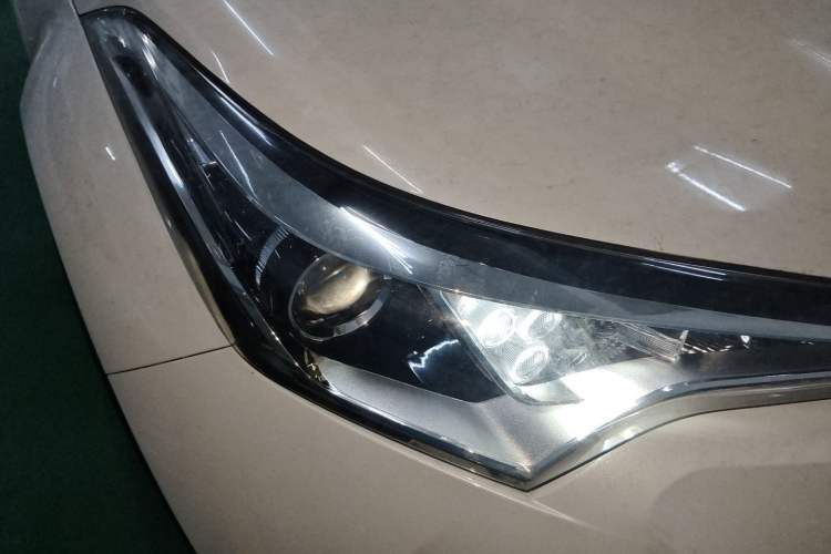 Used Toyota IZOA 2018 2.0L Yixuan Version China VI Standard Right Front Headlight