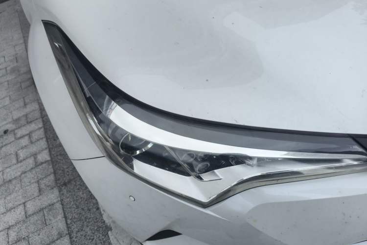 Used Toyota IZOA 2018 2.0L Yichi Version China VI Standard Right Front Headlight