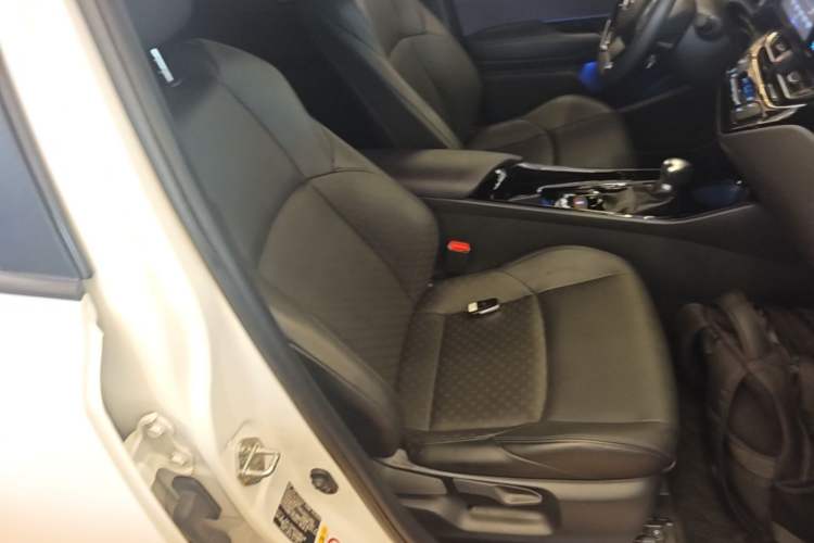 Used Toyota IZOA 2018 2.0L Yichi Edition China V Standard Right Front Seat