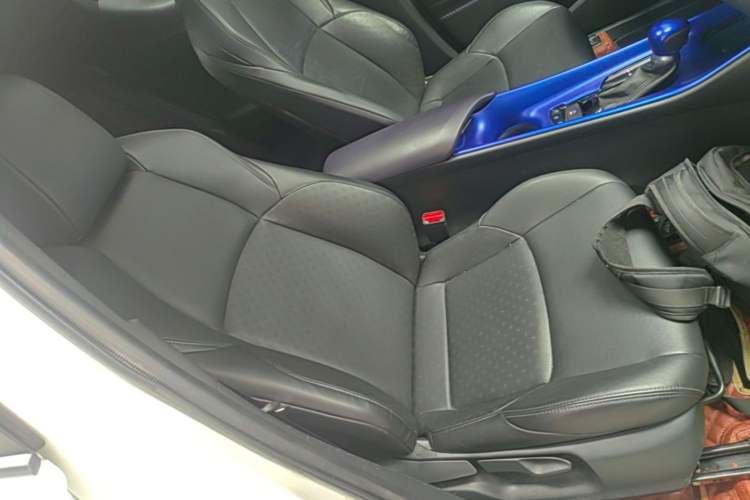 Used Toyota IZOA 2018 2.0L Yichi Edition China V Standard Right Front Seat