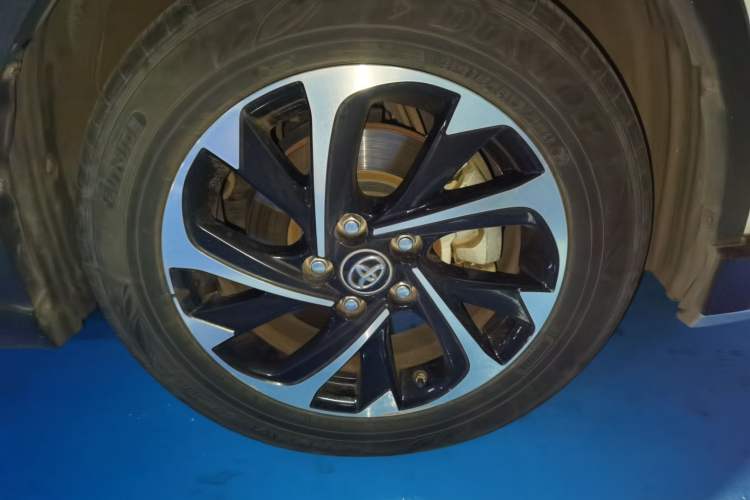 Used Toyota IZOA 2018 2.0L Yichi Version China VI Standard Right Front Wheel Hub
