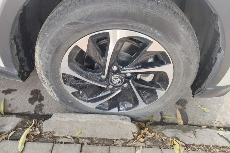 Used Toyota IZOA 2018 2.0L Yichi Version China VI Standard Right Front Wheel Hub