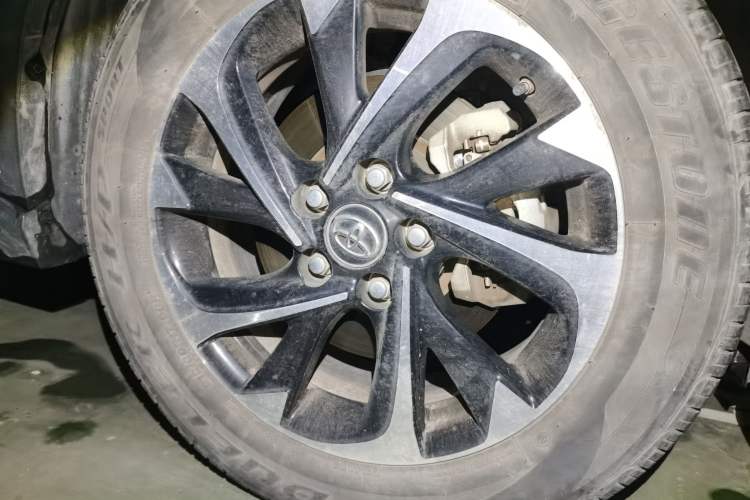 Used Toyota IZOA 2018 2.0L Yichi Version China VI Standard Right Front Wheel Hub