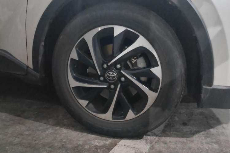 Used Toyota IZOA 2018 2.0L Yichi Version China VI Standard Right Front Wheel Hub