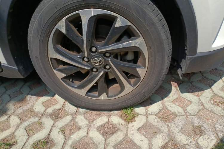 Used Toyota IZOA 2018 2.0L Yichi Version China VI Standard Right Front Wheel Hub