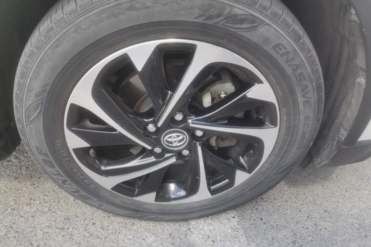 Used Toyota IZOA 2018 2.0L Yixuan Sunroof Version China VI Standard Right Front Wheel Hub