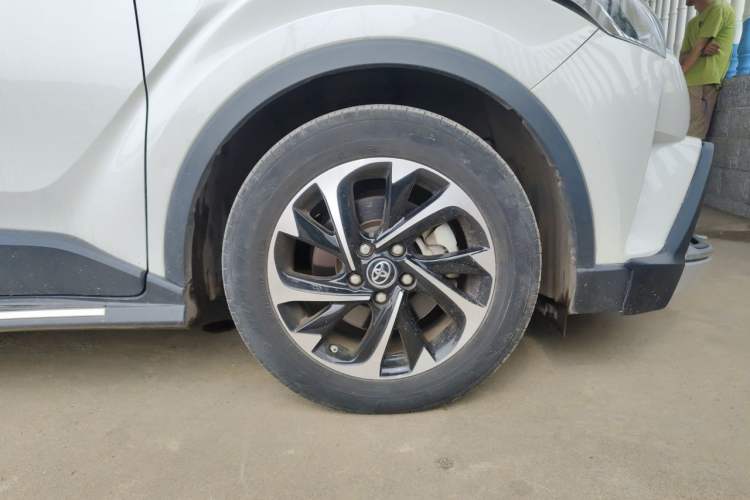 Used Toyota IZOA 2018 2.0L Yichi Version China VI Standard Right Front Wheel Hub