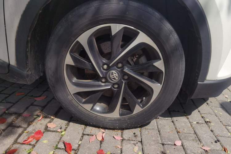 Used Toyota IZOA 2018 2.0L Yichi Version China VI Standard Right Front Wheel Hub
