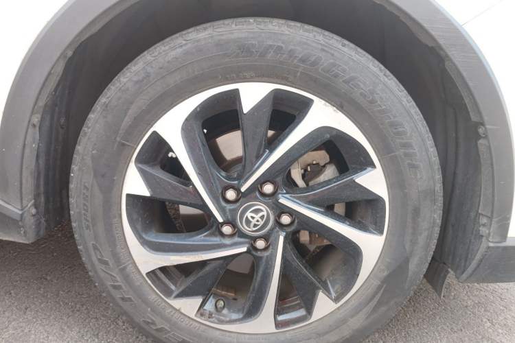 Used Toyota IZOA 2018 2.0L Yidong Version China V Standard Right Front Wheel Hub