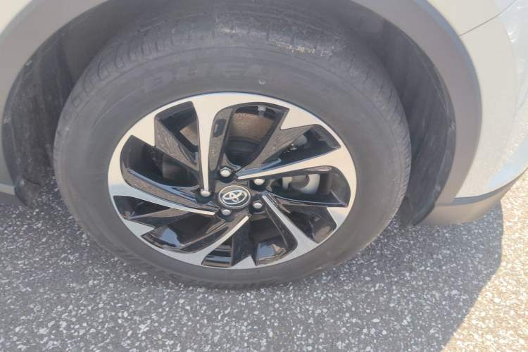 Used Toyota IZOA 2018 2.0L Yichi Version China VI Standard Right Front Wheel Hub