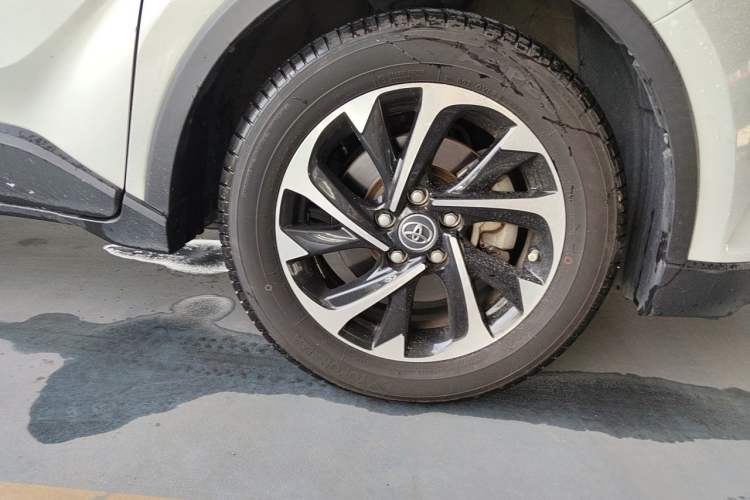 Used Toyota IZOA 2018 2.0L Yichi Version China VI Standard Right Front Wheel Hub