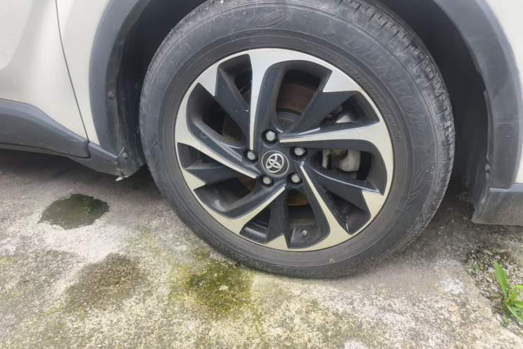 Used Toyota IZOA 2018 2.0L Yixuan Sunroof Version China VI Standard Right Front Wheel Hub