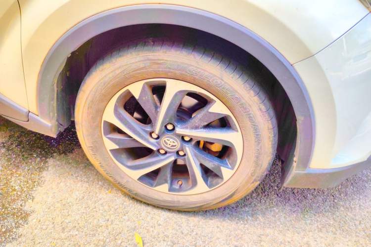 Used Toyota IZOA 2018 2.0L Yichi Version China VI Standard Right Front Wheel Hub