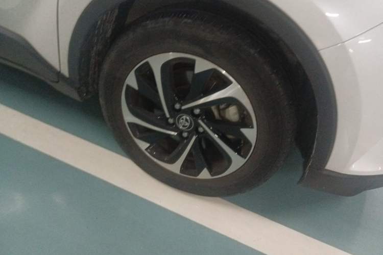 Used Toyota IZOA 2018 2.0L Yichi Version China VI Standard Right Front Wheel Hub