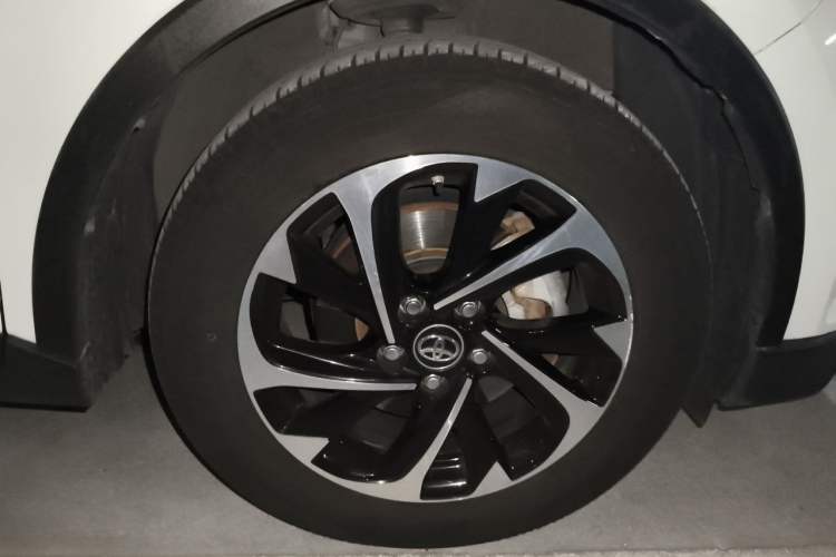 Used Toyota IZOA 2018 2.0L Yichi Version China VI Standard Right Front Wheel Hub