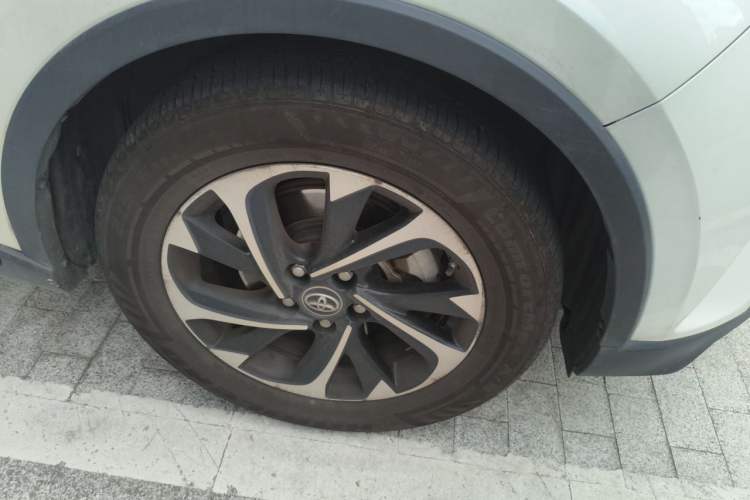 Used Toyota IZOA 2018 2.0L Yichi Version China VI Standard Right Front Wheel Hub