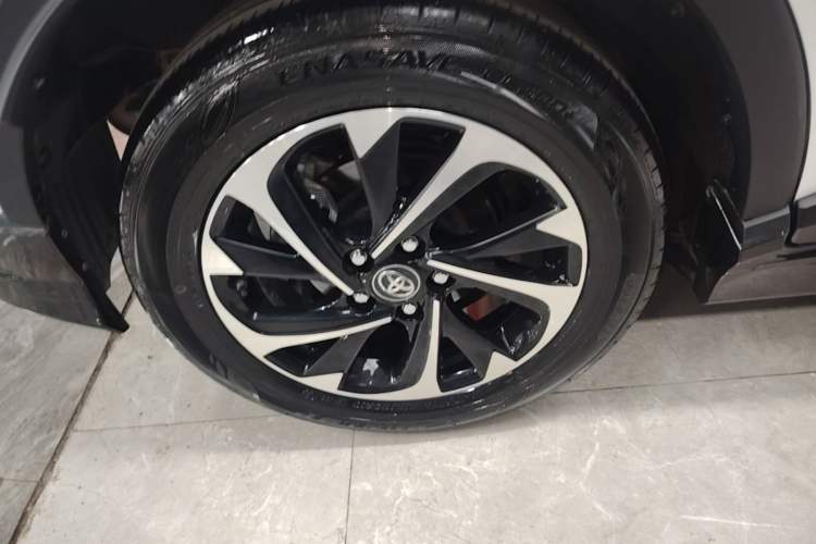 Used Toyota IZOA 2018 2.0L Yichi Version China VI Standard Right Rear Wheel Hub