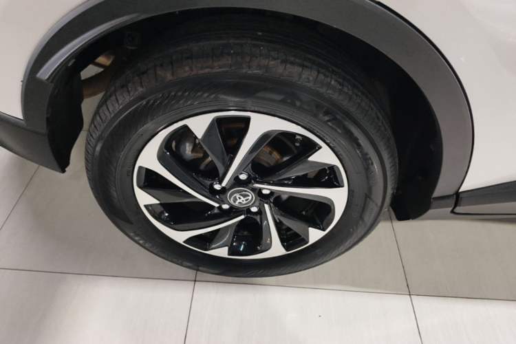 Used Toyota IZOA 2018 2.0L Yichi Version China VI Standard Right Rear Wheel Hub