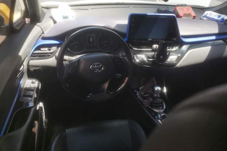 Used Toyota IZOA 2018 2.0L Yixuan Sunroof Version China VI Standard Steering Wheel