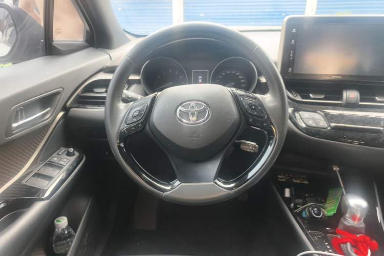 Used Toyota IZOA 2018 2.0L Yixuan Sunroof Version China VI Standard Steering Wheel