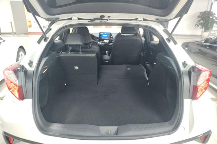 Used Toyota IZOA 2018 2.0L Yichi Version China VI Standard Trunk
