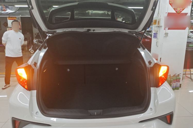 Used Toyota IZOA 2018 2.0L Yichi Version China VI Standard Trunk