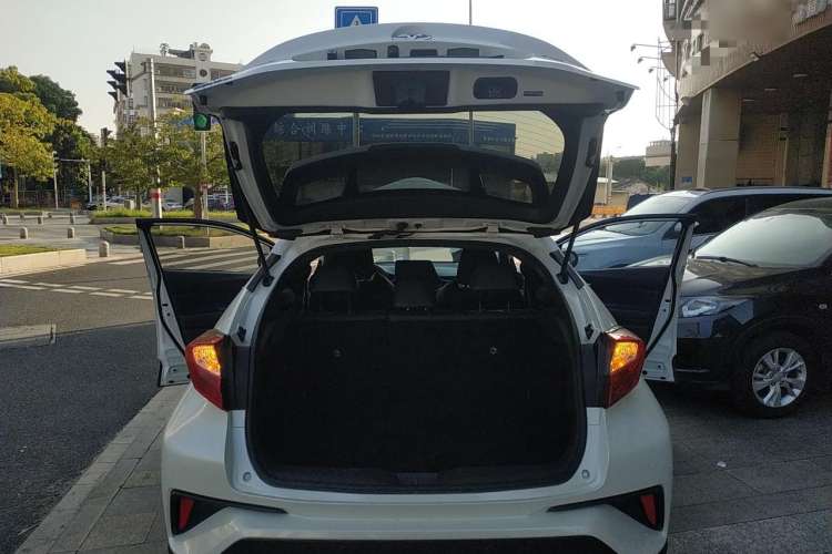 Used Toyota IZOA 2018 2.0L Yichi Edition China V Standard Trunk