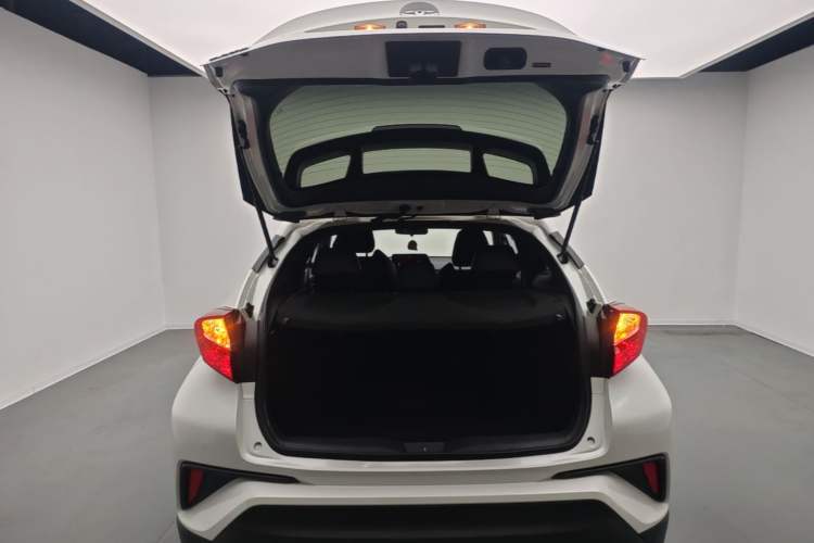 Used Toyota IZOA 2018 2.0L Yichi Edition China V Standard Trunk
