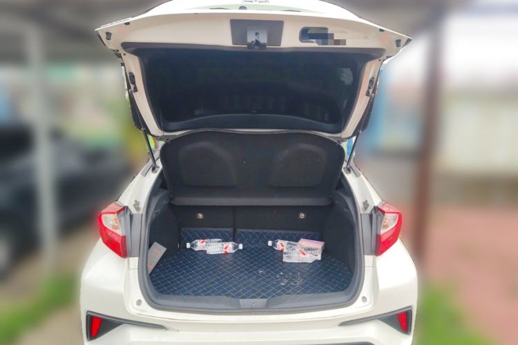 Used Toyota IZOA 2018 2.0L Yichi Version China VI Standard Trunk