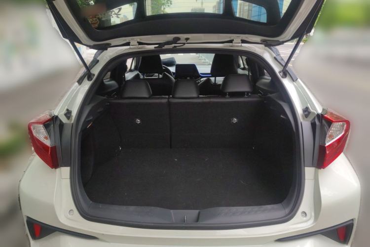 Used Toyota IZOA 2018 2.0L Yichi Version China VI Standard Trunk
