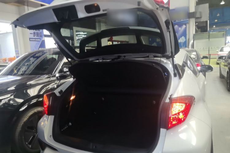 Used Toyota IZOA 2018 2.0L Yichi Version China VI Standard Trunk