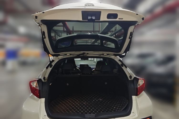 Used Toyota IZOA 2018 2.0L Yichi Version China VI Standard Trunk