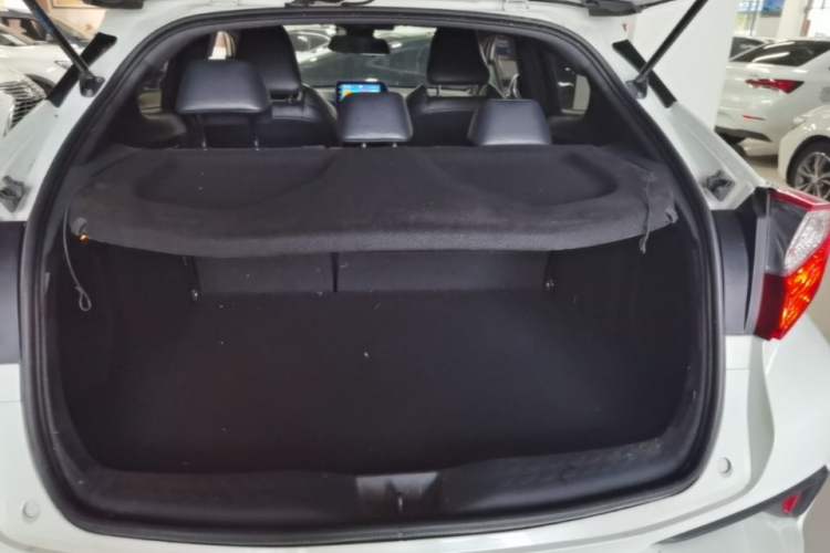Used Toyota IZOA 2018 2.0L Yichi Edition China V Standard Trunk