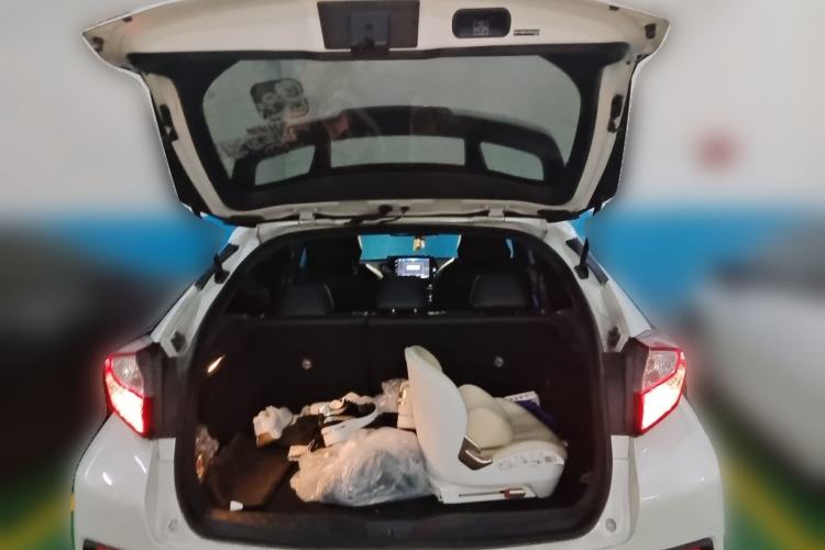 Used Toyota IZOA 2018 2.0L Yixuan Version China VI Standard Trunk