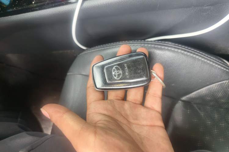 Used Toyota IZOA 2018 2.0L Yixuan Sunroof Version China VI Standard Vehicle Key