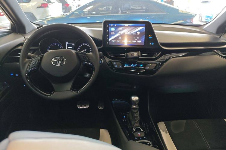 Used Toyota IZOA 2020 2.0L Yichi Version Center Console