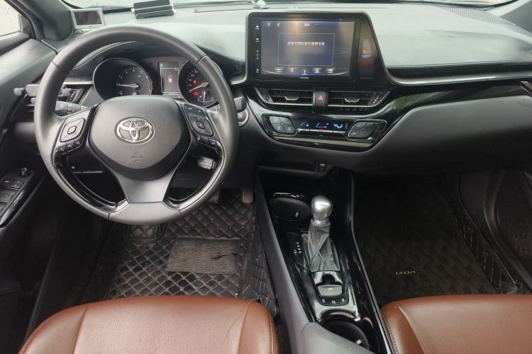 Used Toyota IZOA 2020 2.0L Yichi Version Center Console