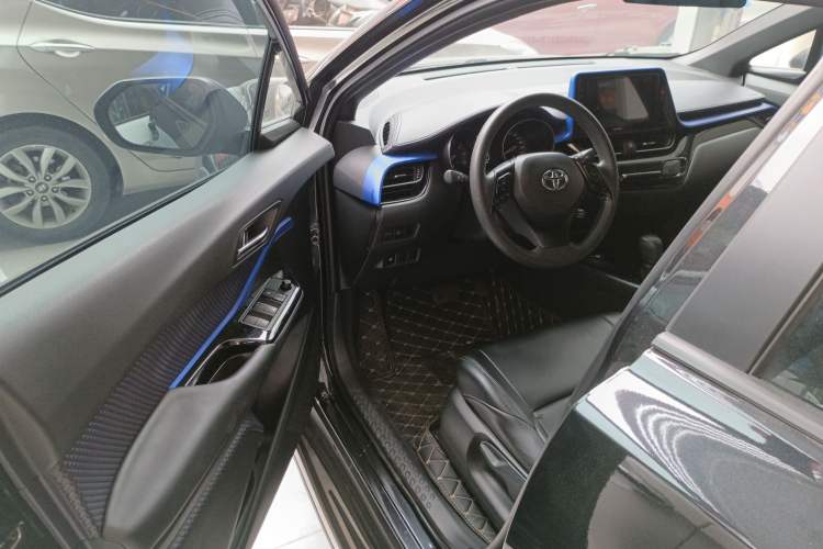 Used Toyota IZOA 2020 2.0L Enjoy Edition Driver Seat