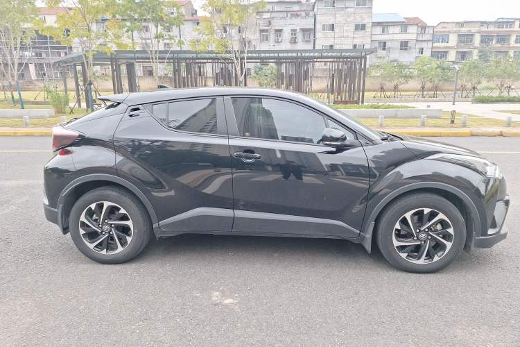 Used Toyota IZOA 2020 2.0L Yichi Version Exterior 2