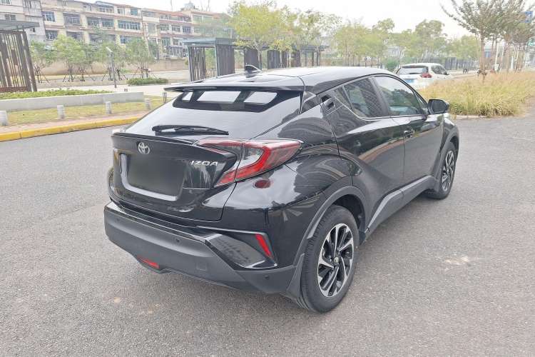 Used Toyota IZOA 2020 2.0L Yichi Version Exterior 3