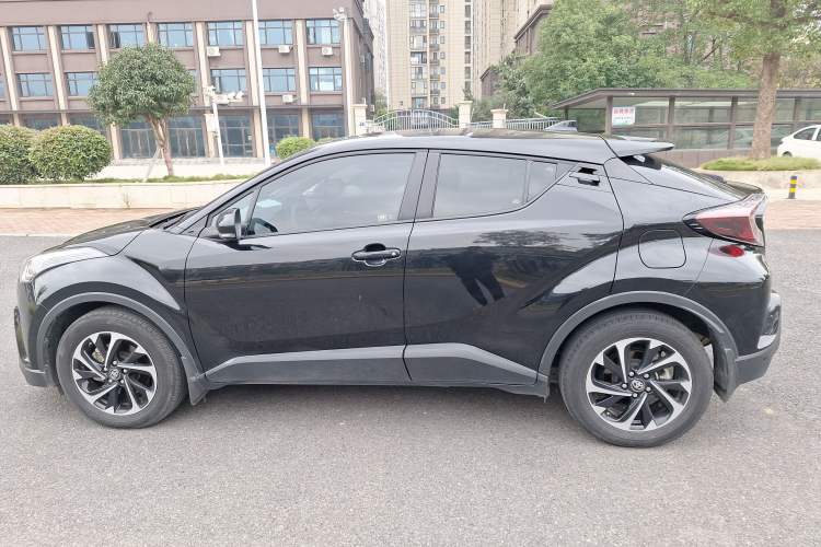 Used Toyota IZOA 2020 2.0L Yichi Version Exterior 5