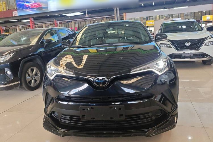 Used Toyota IZOA 2020 2.0L Yichi Version Front