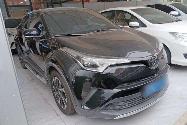Used Toyota IZOA 2020 2.0L Enjoy Edition Front Right 45 Deg