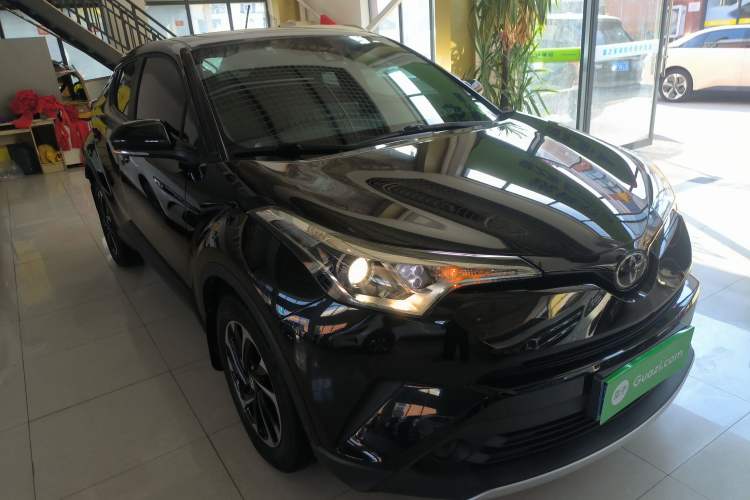 Used Toyota IZOA 2020 2.0L Enjoy Edition Front Right 45 Deg