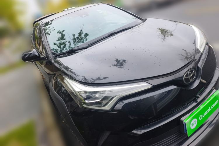 Used Toyota IZOA 2020 2.0L Yichi Version Front Right 45 Deg