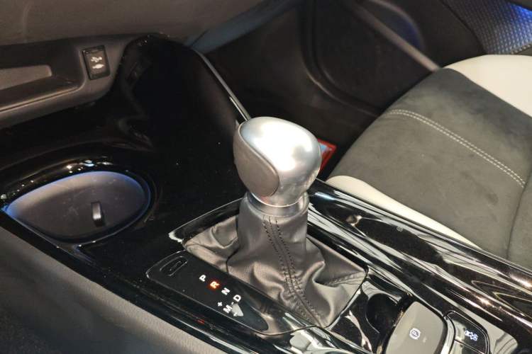 Used Toyota IZOA 2020 2.0L Yichi Version Gear Lever